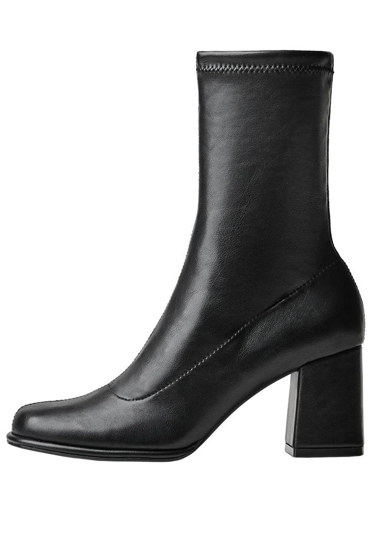 Ботильоны на широком каблуке