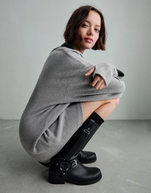 Мягкое мини-платье с широкими рукавами- Заказать в России