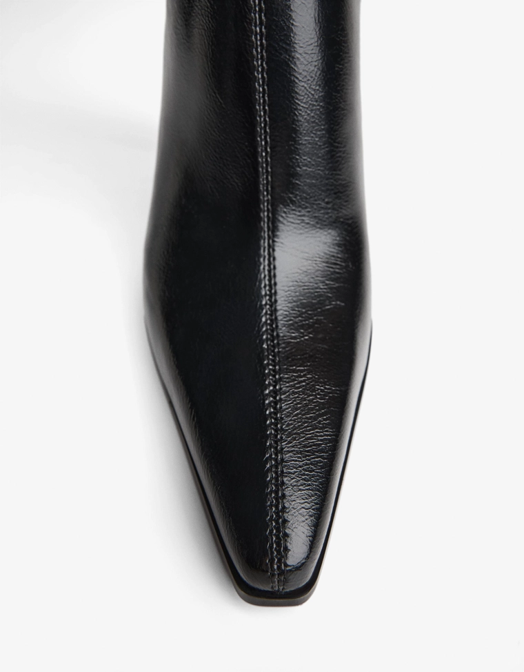 Ботильоны с тисненым каблуком