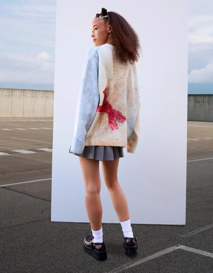 White | 7124/686/250 - Bershka Джемпер с принтом MONCHHICHI