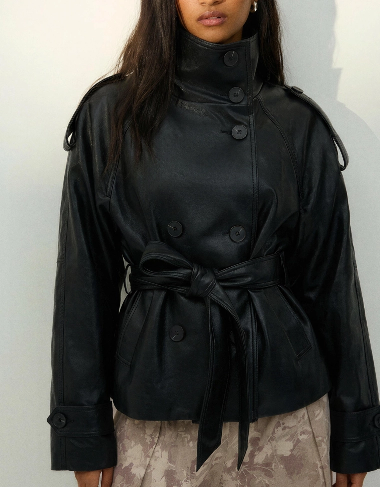 Короткая куртка-тренч из искусственной кожи