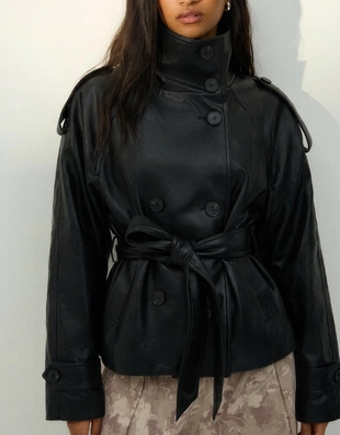 Короткая куртка-тренч из искусственной кожи- Заказать в России
