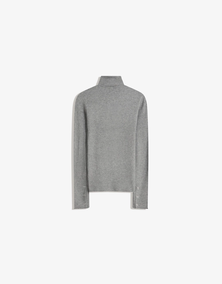 Кардиган с петельками и застежками на крючок