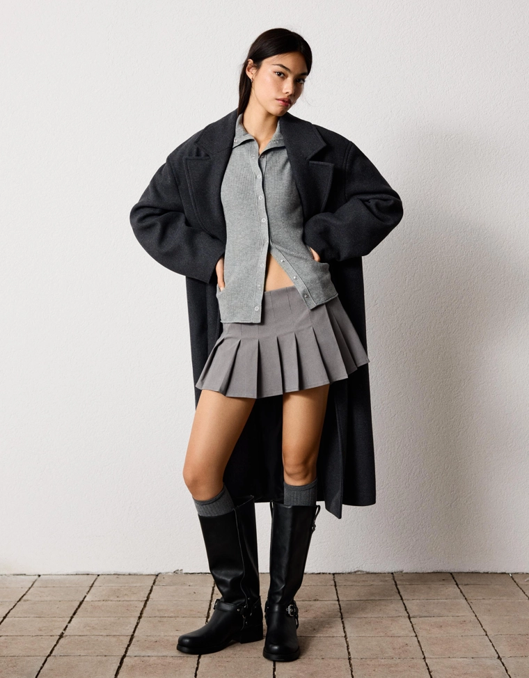 Кардиган с петельками и застежками на крючок