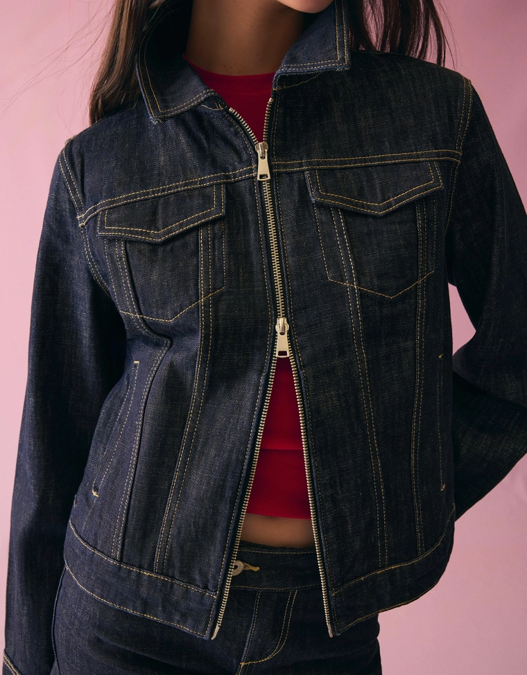 Джинсовая куртка на молнии