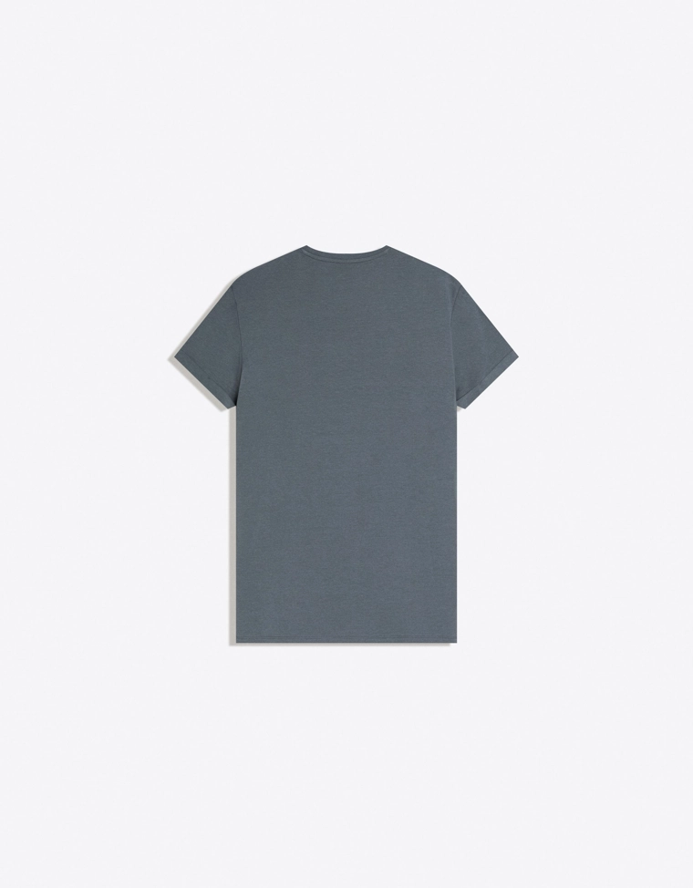 Футболка с отворотами на коротких рукавах