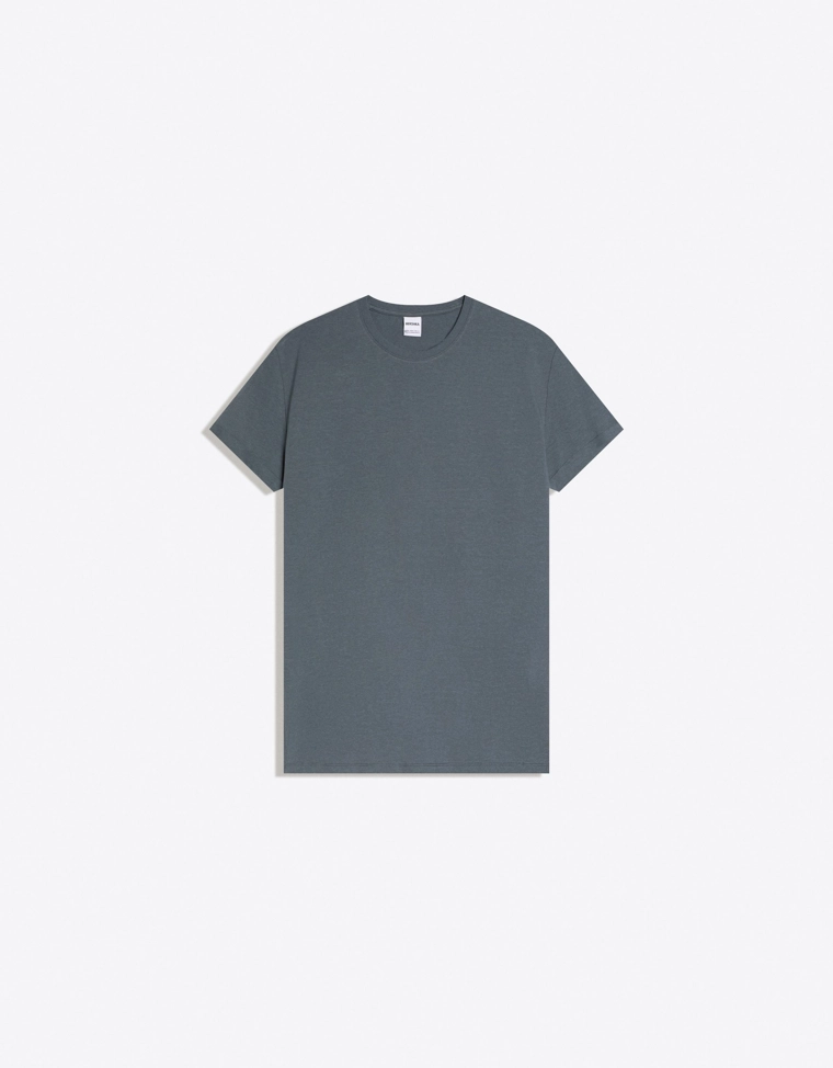 Футболка с отворотами на коротких рукавах