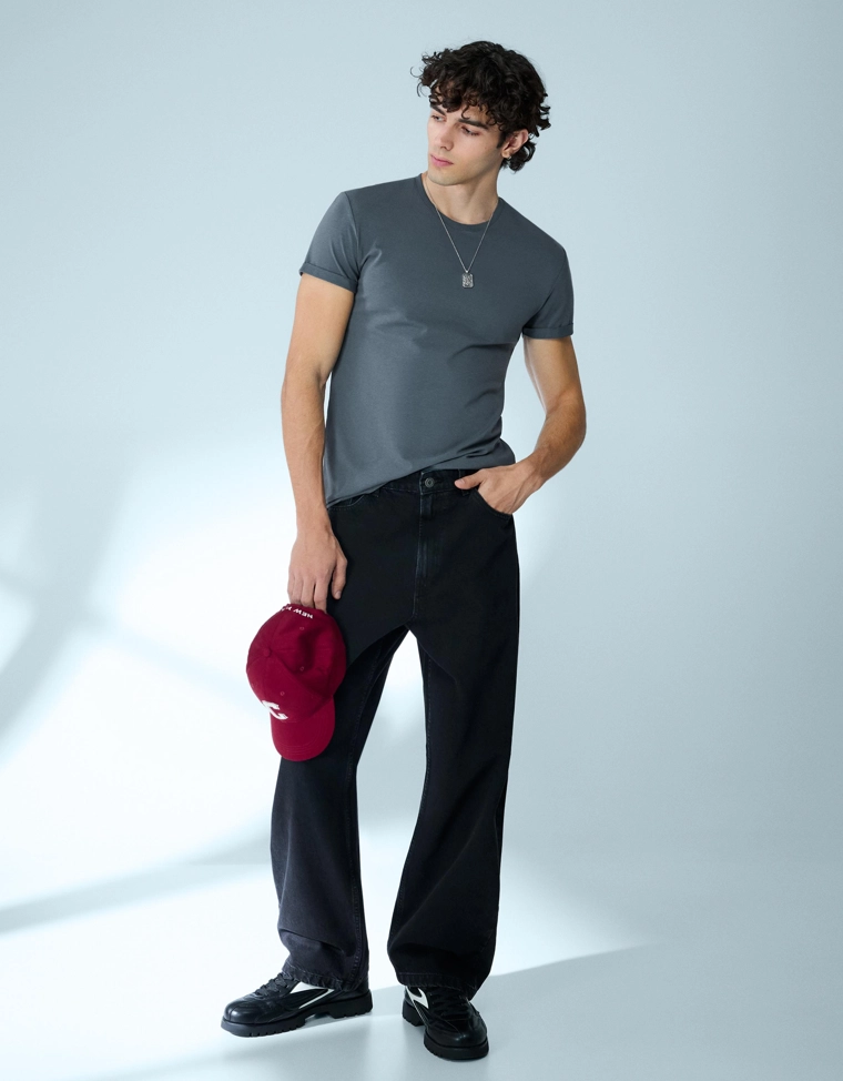 Футболка с отворотами на коротких рукавах