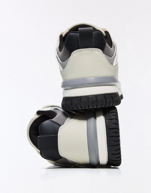 Кроссовки с объемными элементами- Заказать в России