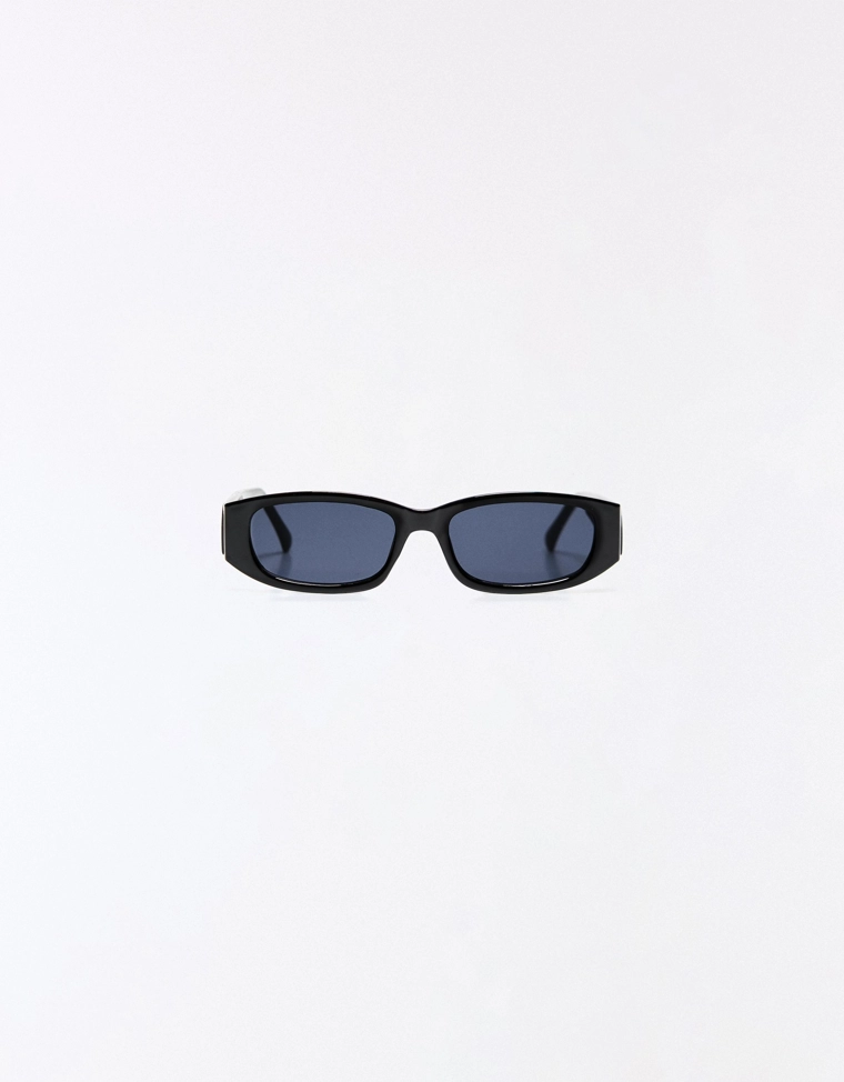 Солнцезащитные очки в овальной пластиковой оправе