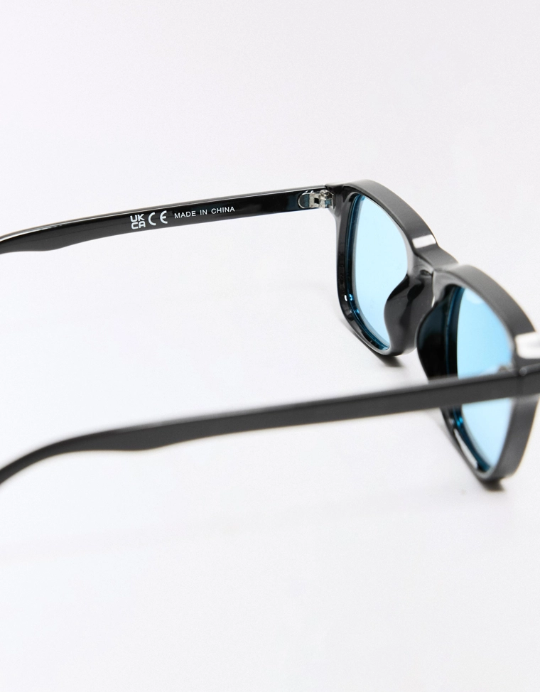 Солнцезащитные очки в пластмассовой оправе