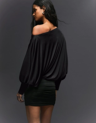 Мини-платье с асимметричным воротом- Заказать в России