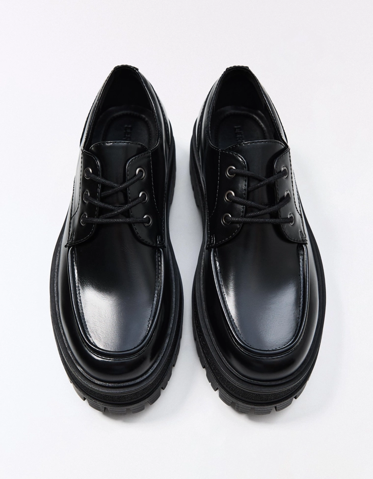 Классические туфли с простроченным носом