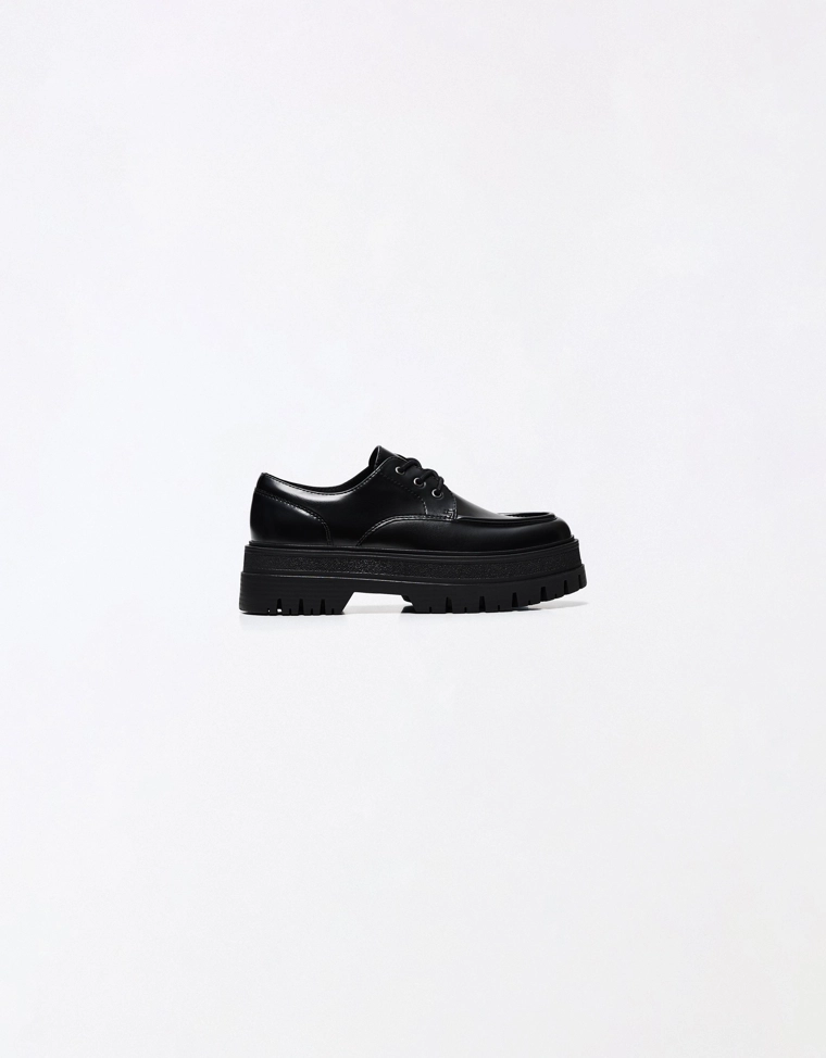 Классические туфли с простроченным носом