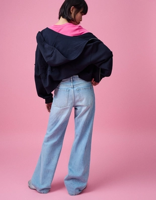 Джинсы прямого кроя с широкими штанинами, высокой посадкой и стразами- Заказать в России