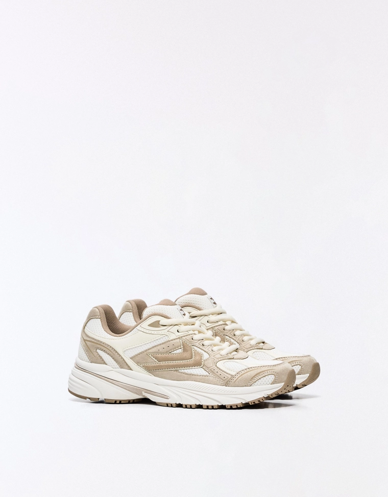 Кроссовки из разных материалов