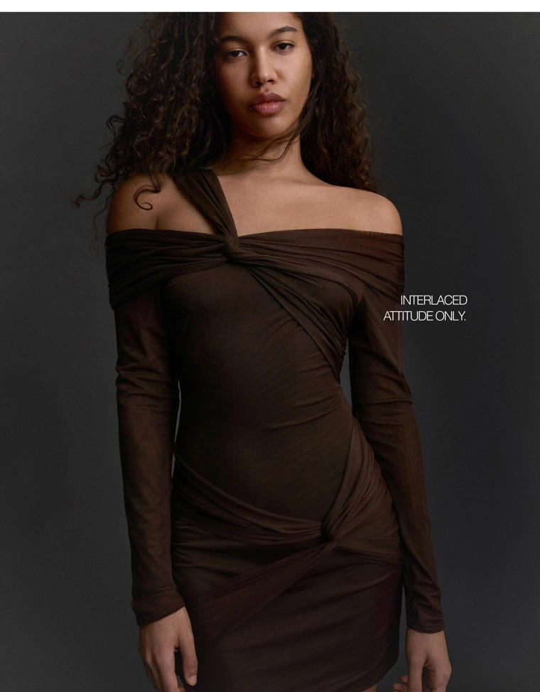 Мини-платье из полупрозрачной ткани с длинными рукавами и узлами