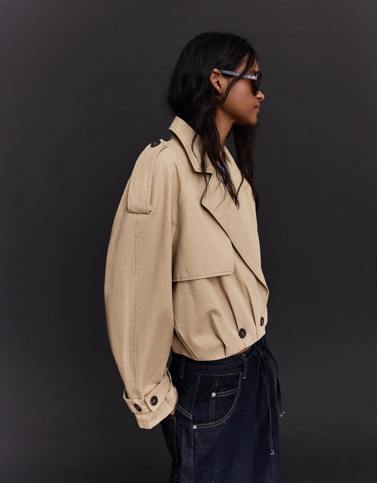 Укороченный тренч с рукавами-фонариками