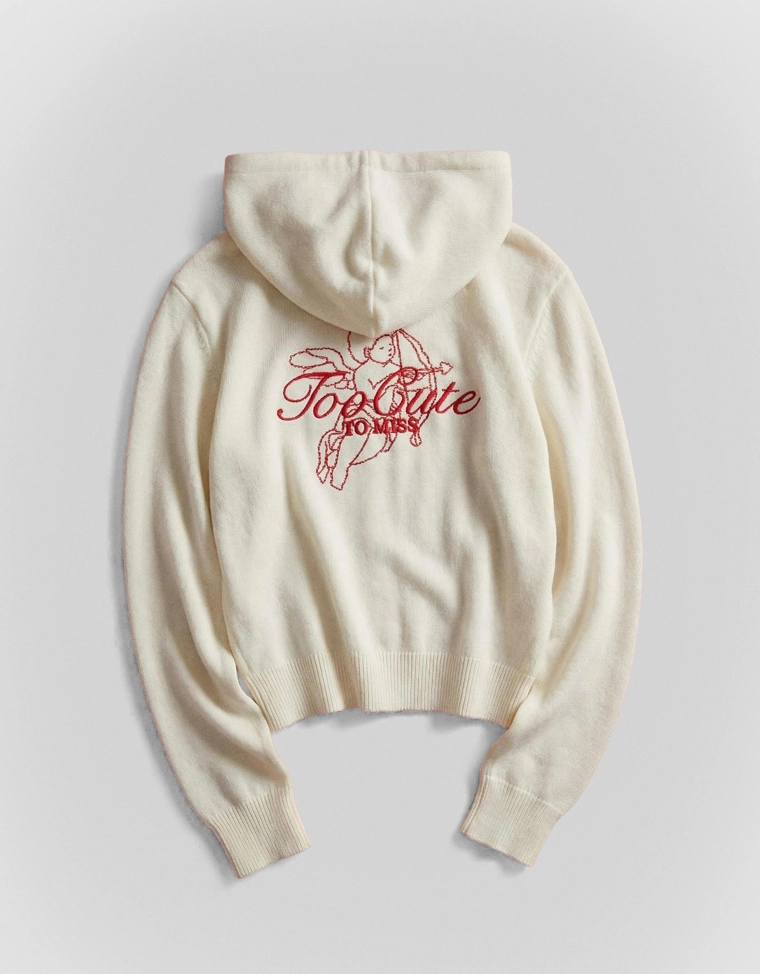 Укороченное худи с принтом