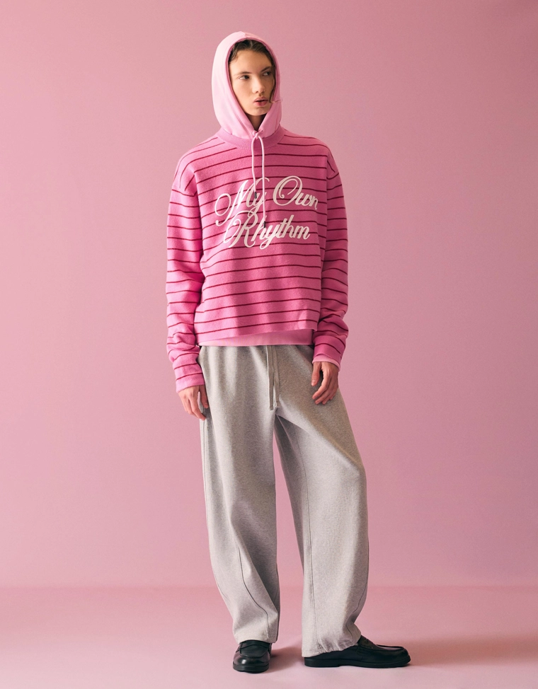 Полосатый свитер с принтом