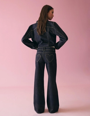 Джинсы свободного кроя с принтом- Заказать в России