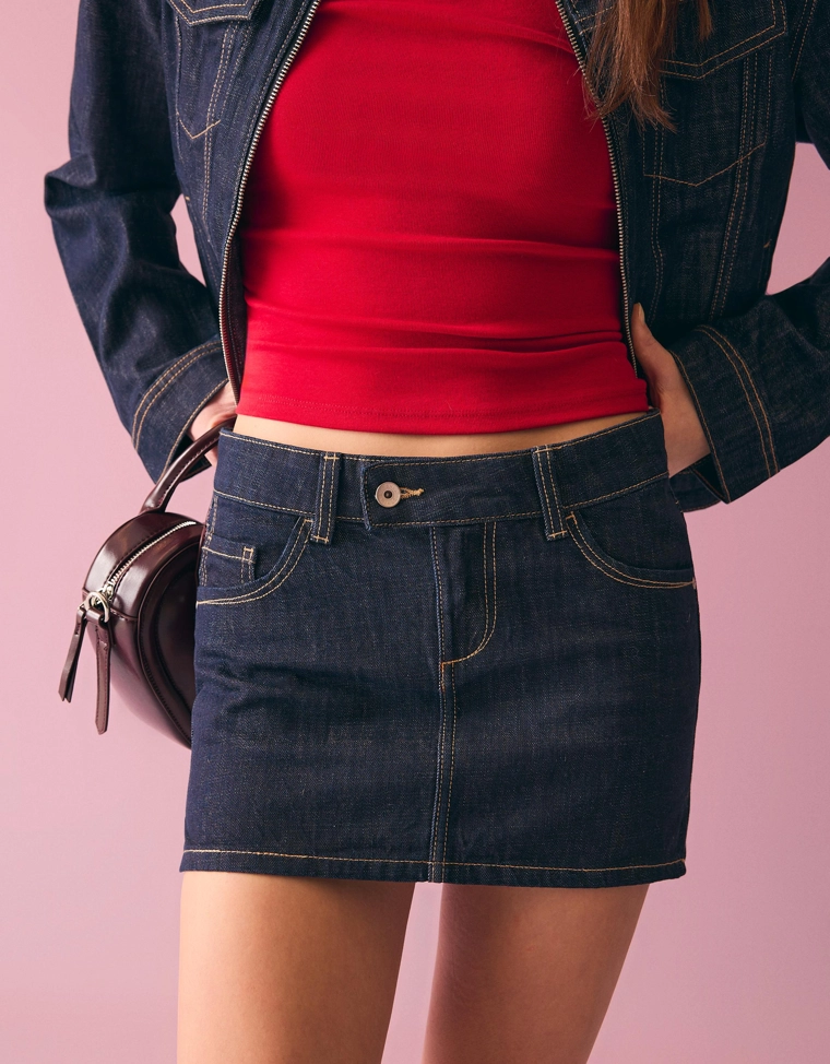 Джинсовая мини-юбка с вышивкой