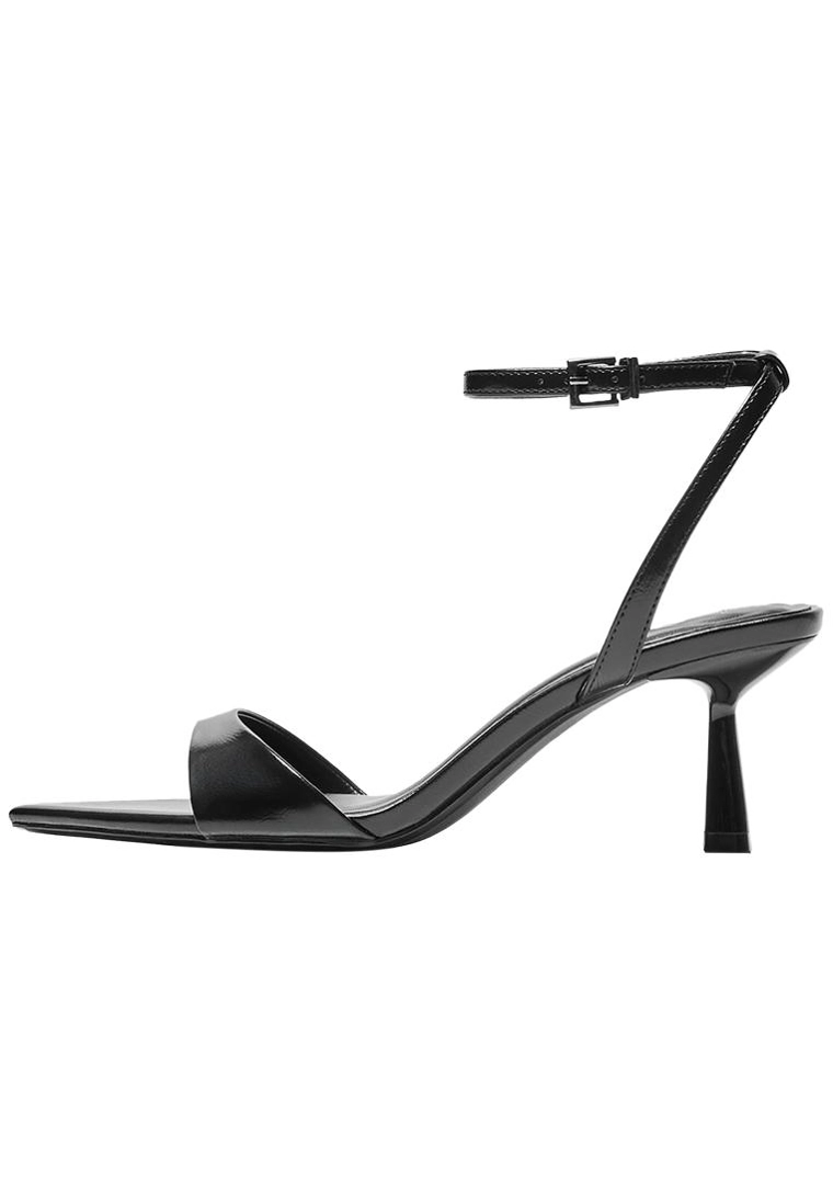 Босоножки на каблуке с ремешком на щиколотке