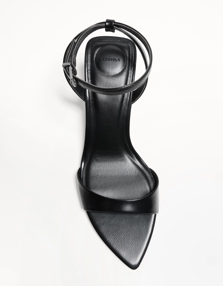 Босоножки на каблуке с ремешком на щиколотке