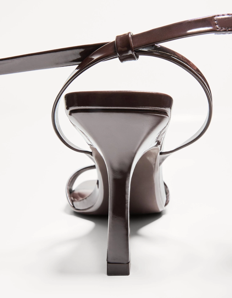 Босоножки на каблуке с ремешком на щиколотке