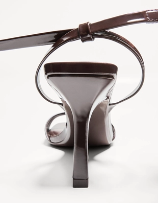 Босоножки на каблуке с ремешком на щиколотке- Заказать в России