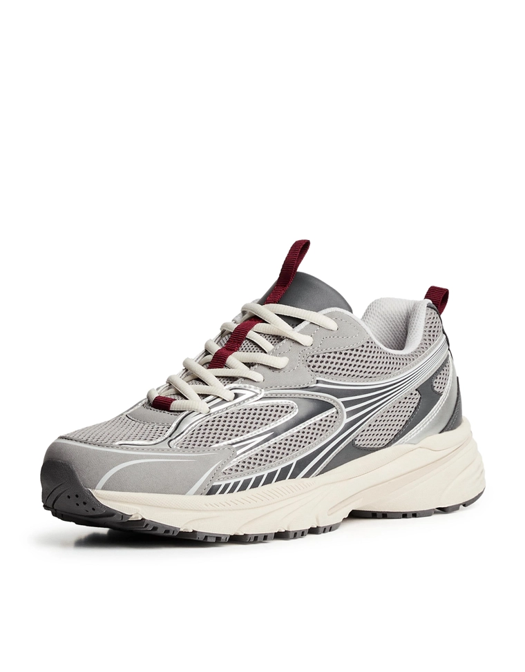 Спортивная обувь из нескольких материалов