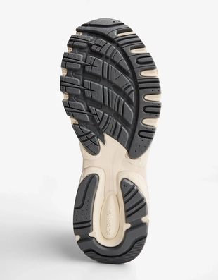 Спортивная обувь из нескольких материалов- Заказать в России