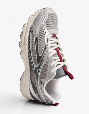 Спортивная обувь из нескольких материалов- Заказать в России