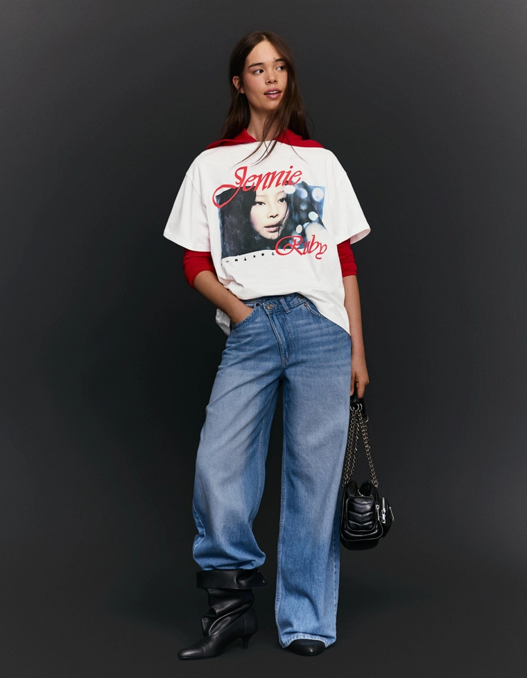 Футболка оверсайз Jennie Ruby с короткими рукавами и принтом