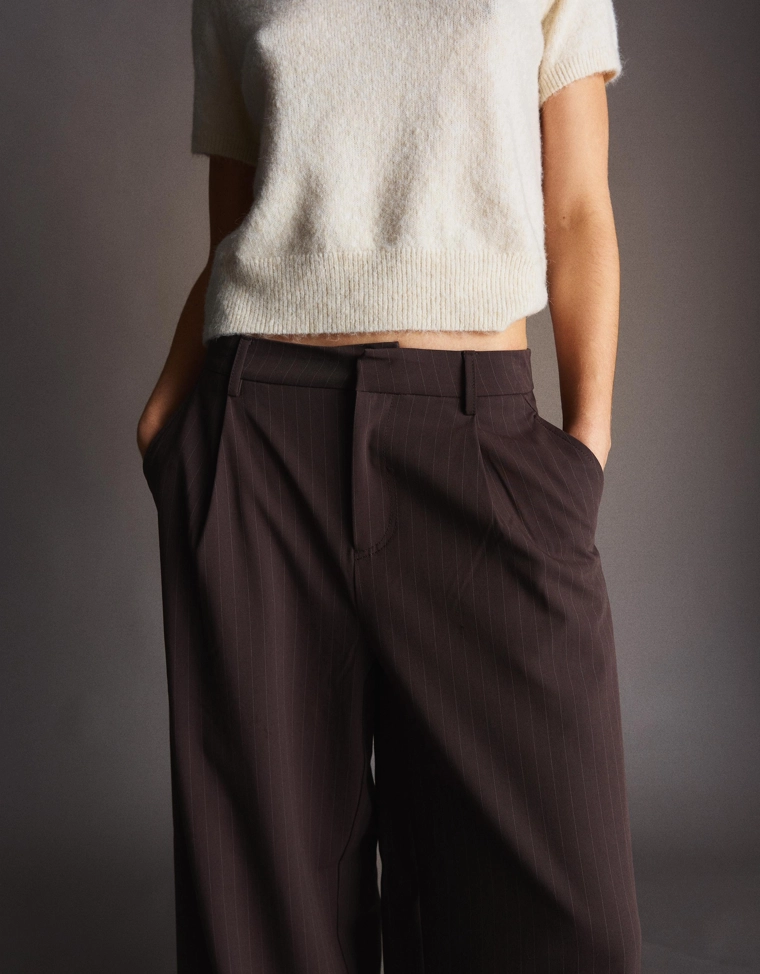 Брюки объемного кроя из двухслойной ткани