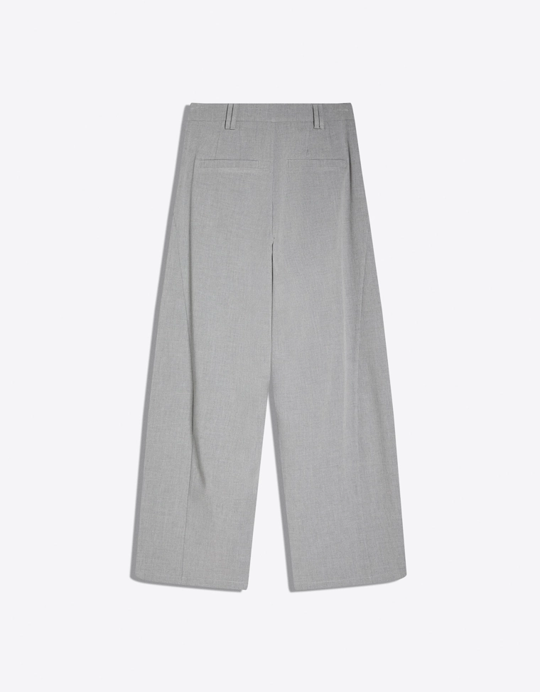 Брюки объемного кроя из двухслойной ткани