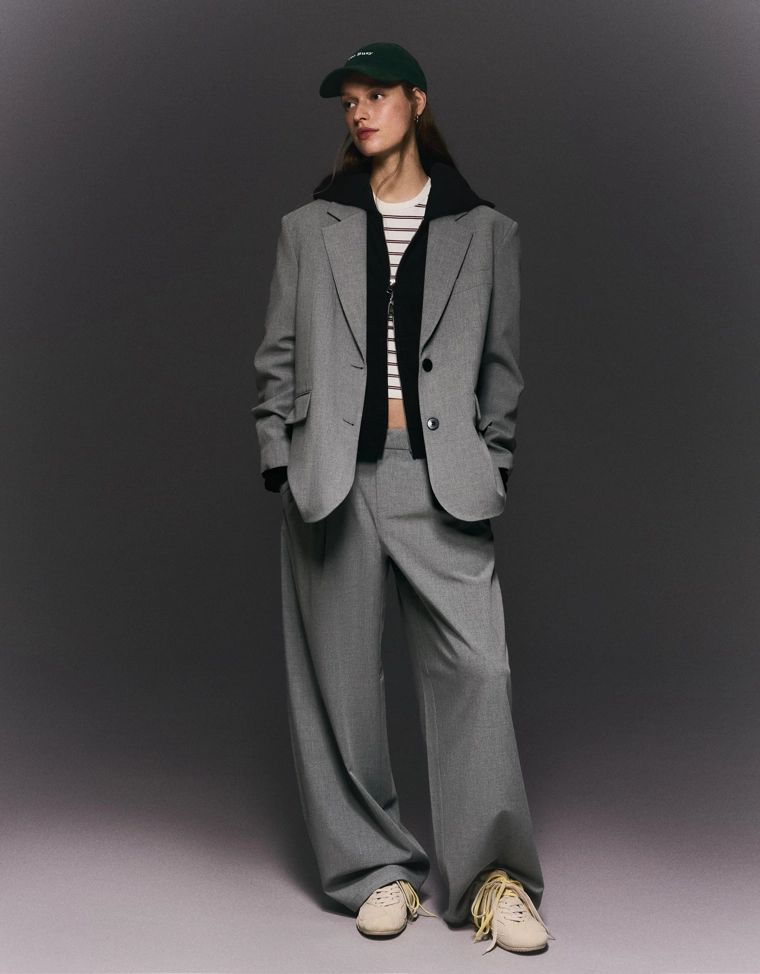 Брюки объемного кроя из двухслойной ткани