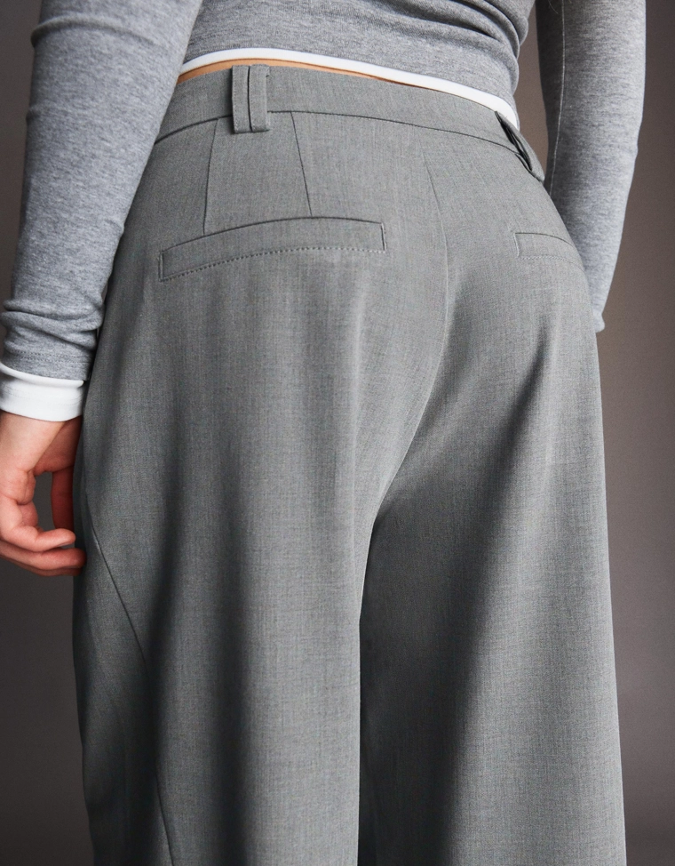 Брюки объемного кроя из двухслойной ткани