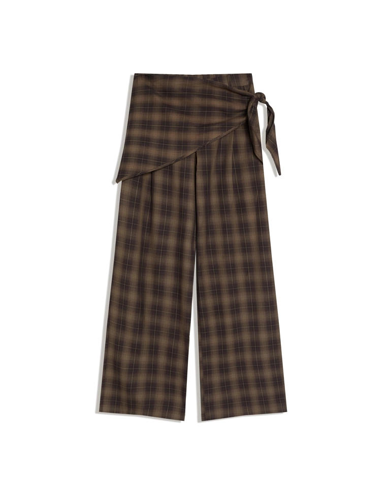 Брюки приталенного кроя с платком