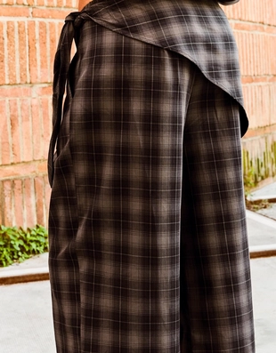 Брюки приталенного кроя с платком- Заказать в России