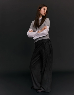 Брюки приталенного кроя с платком- Заказать в России