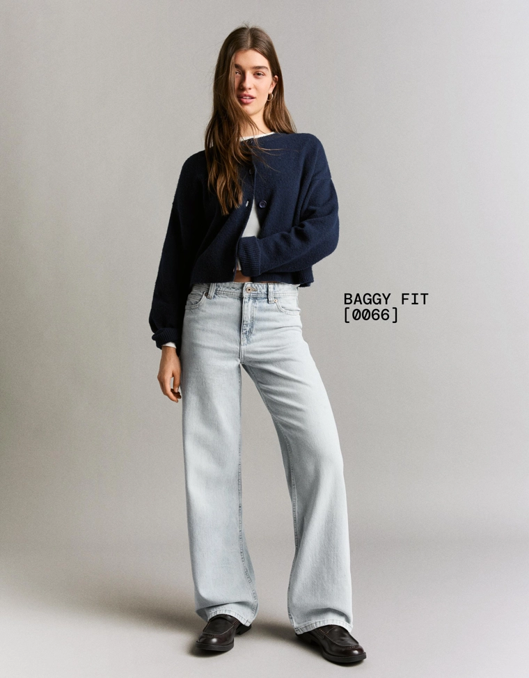 Джинсы свободного кроя со средней посадкой