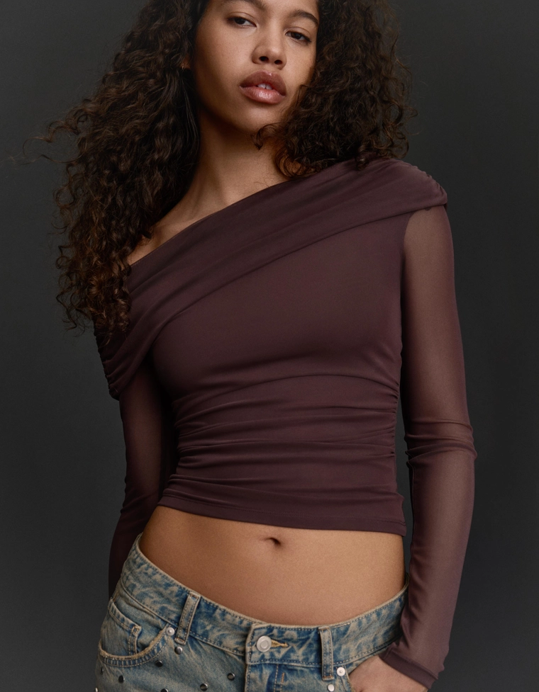 Асимметричный лонгслив из полупрозрачной ткани