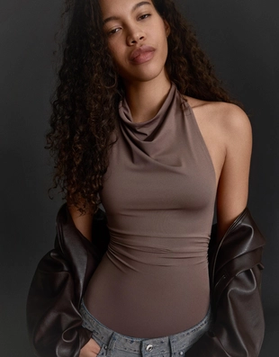 Боди с горловиной халтер и сборками- Заказать в России