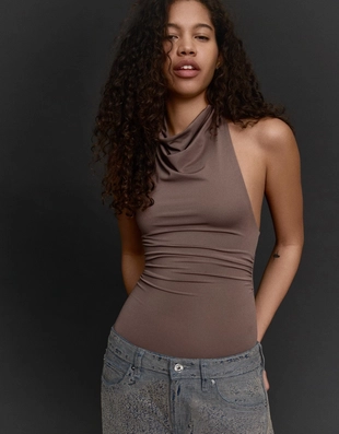 Боди с горловиной халтер и сборками- Заказать в России