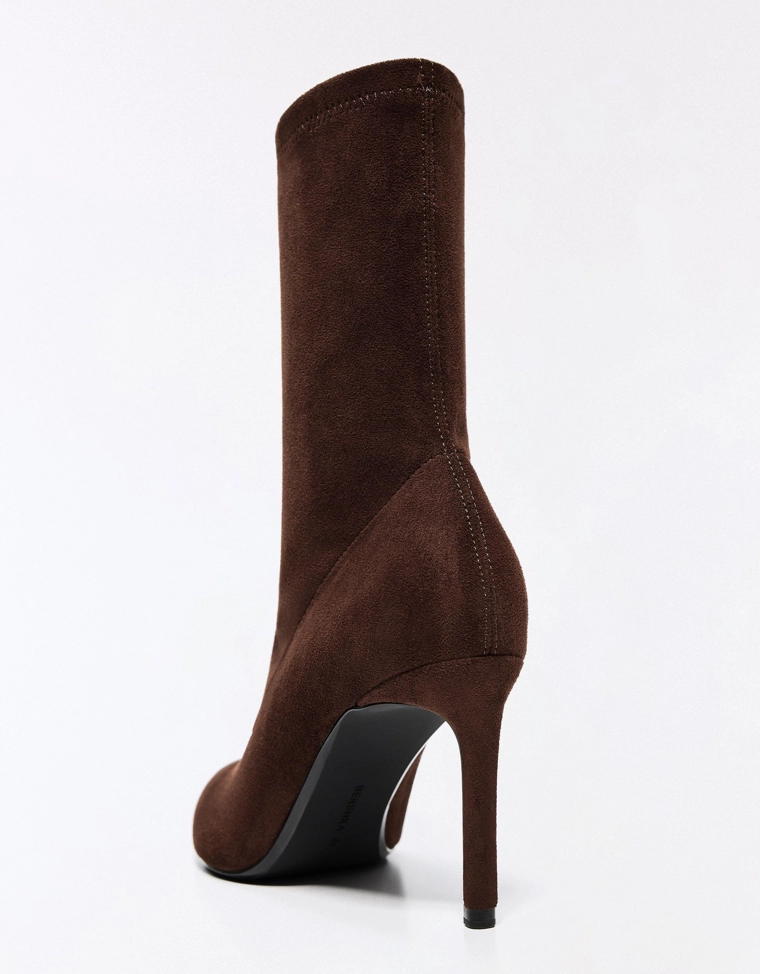 Fitted high-heel ankle boots