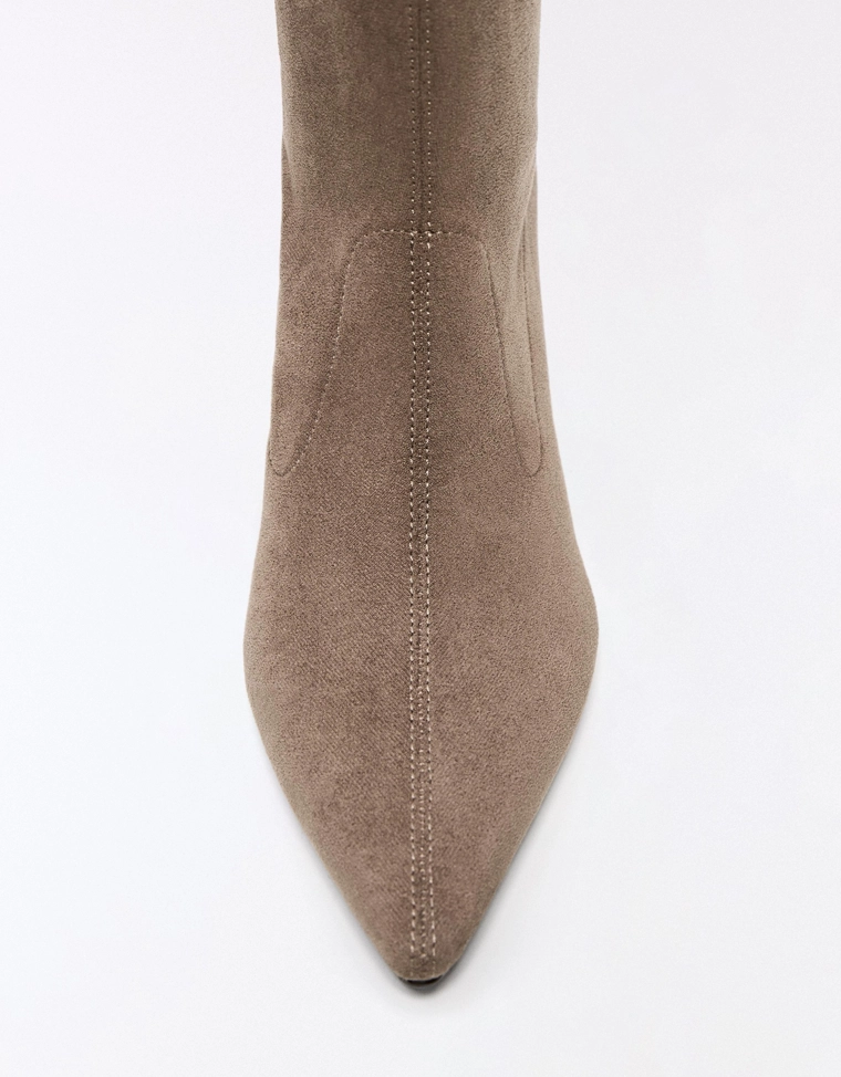 Fitted kitten heel ankle boots