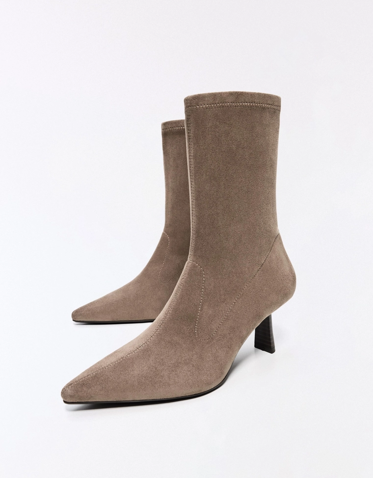 Fitted kitten heel ankle boots