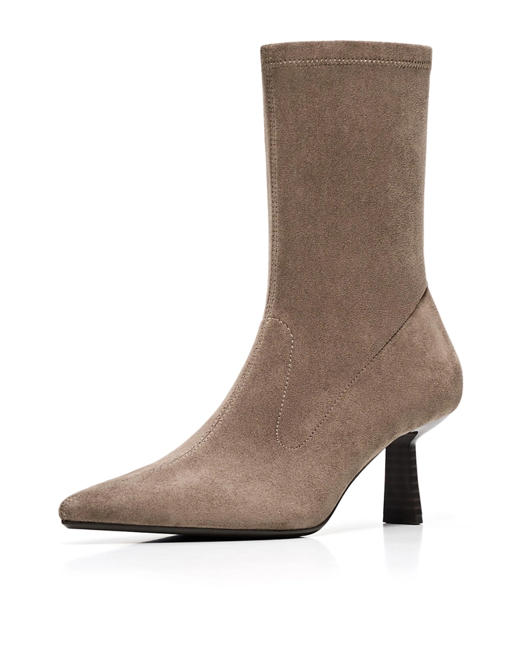 Fitted kitten heel ankle boots