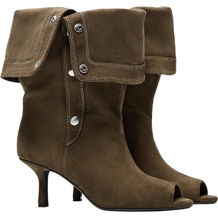 Heeled boots with split